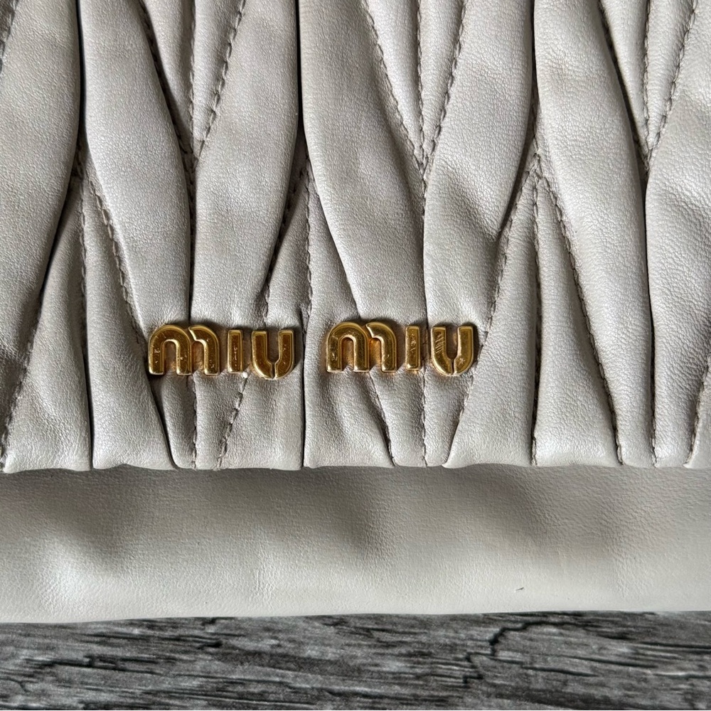 💎MIU MIU Matelasse Gather Leather Shoulder/ Clutch Bag Gray/ EUC💎 - Picture 4 of 16